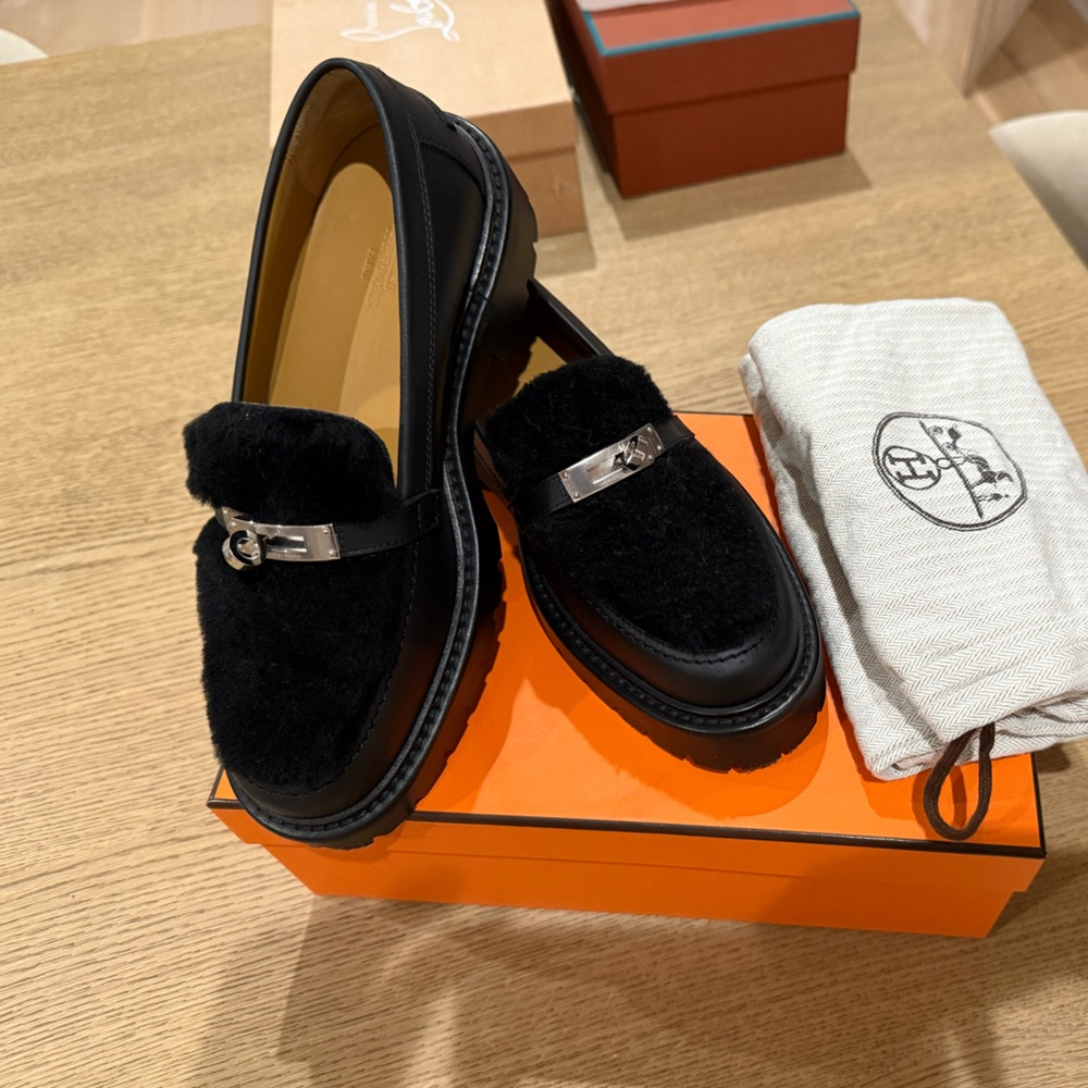 Hermes icone calfskin “Kelly” loafers with fur size 7